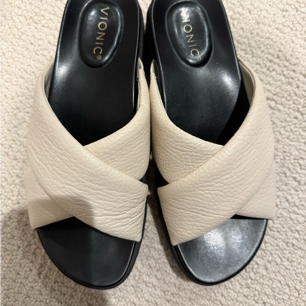 Vionic Women's Cream Slide Sandals